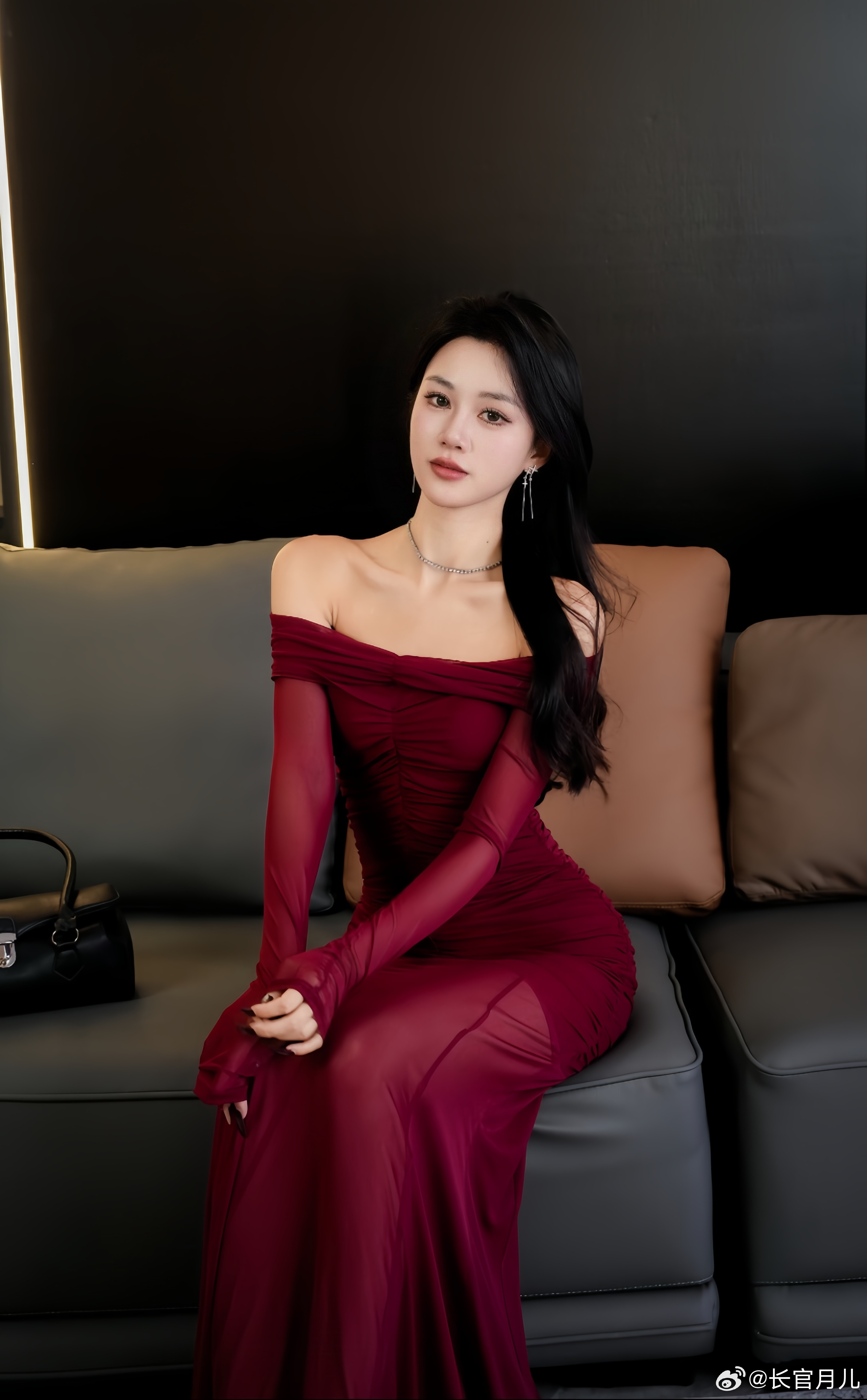 一字肩更显得完美。