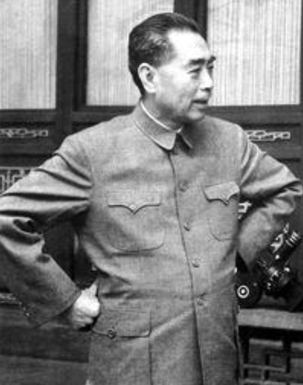 1956年，曾抚养周恩来长大的八婶母杨氏在江苏淮安病重，周恩来得知后，主动寄去2