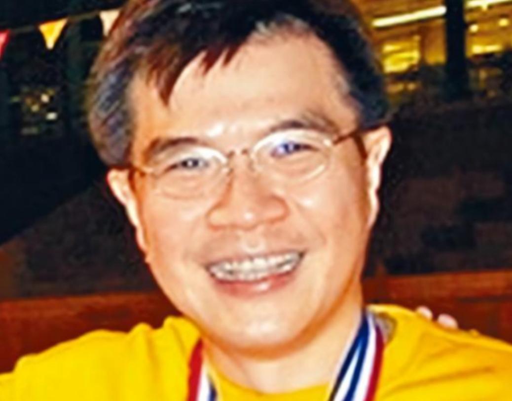 2015年，香港大学的教授许金山故意在车内放了两个瑜伽球，导致妻女开车时中毒死亡