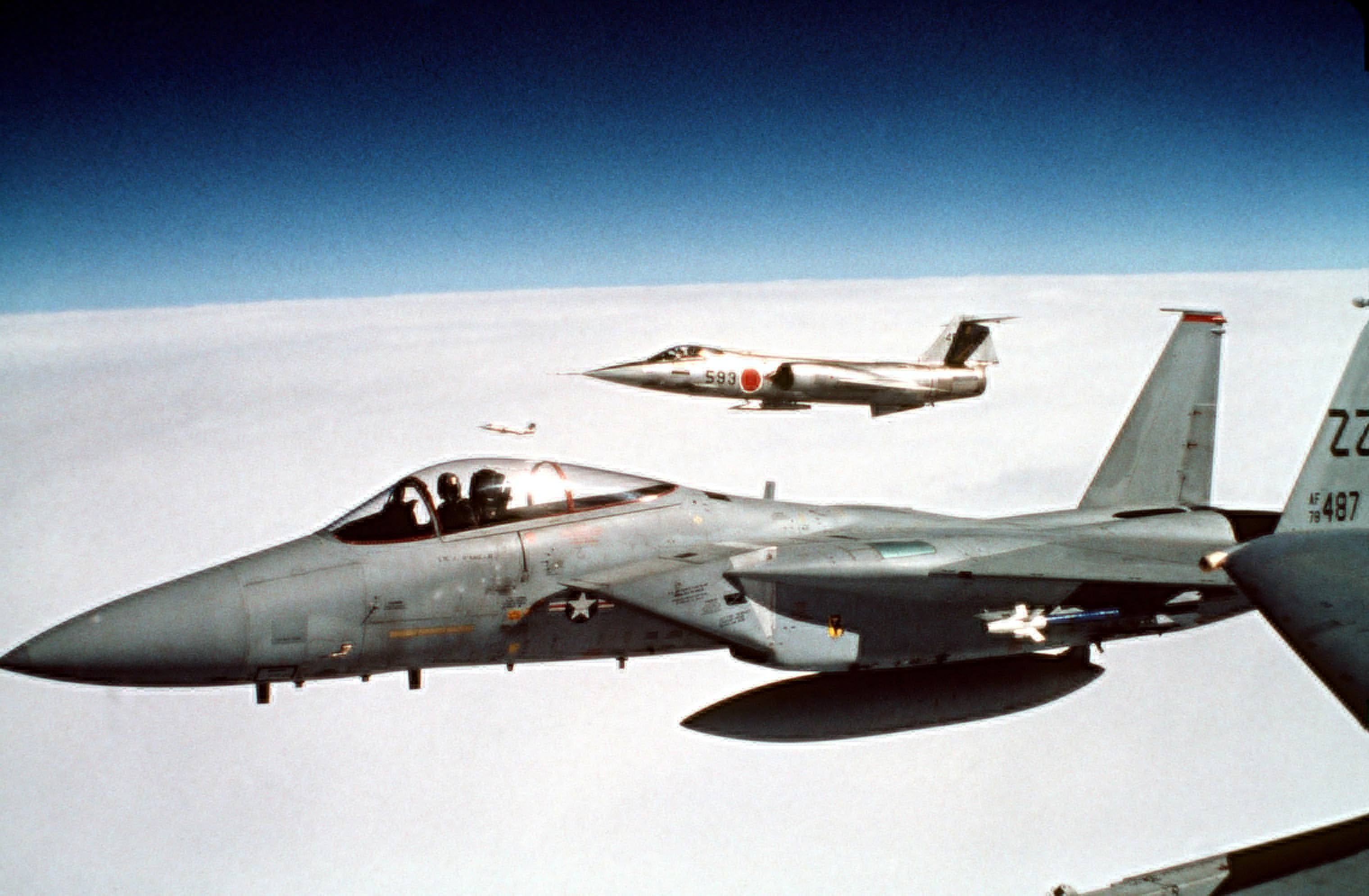 老学校时代，F-15与F-104同框​​​