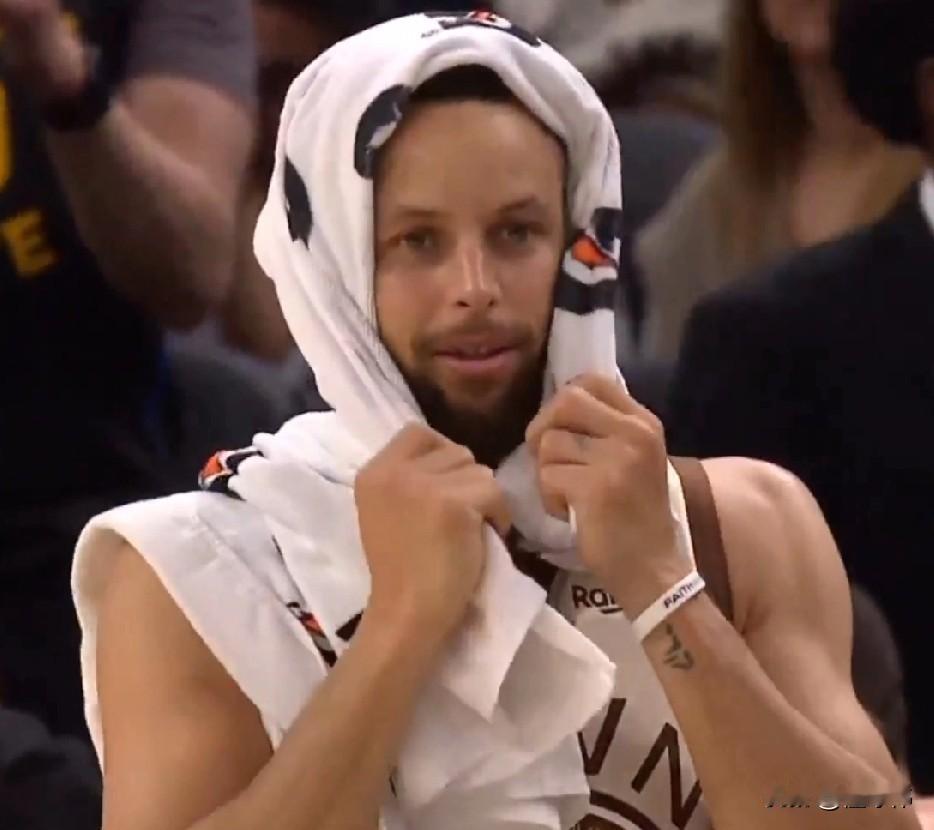 赢得对手的认可！贝恩谈库里：“他前面状态不佳。”“但是第三节爆发。”