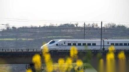 又有人在网上喊话，想让成贵高铁跑上350。官方回复也来了，很直接：底子不行。