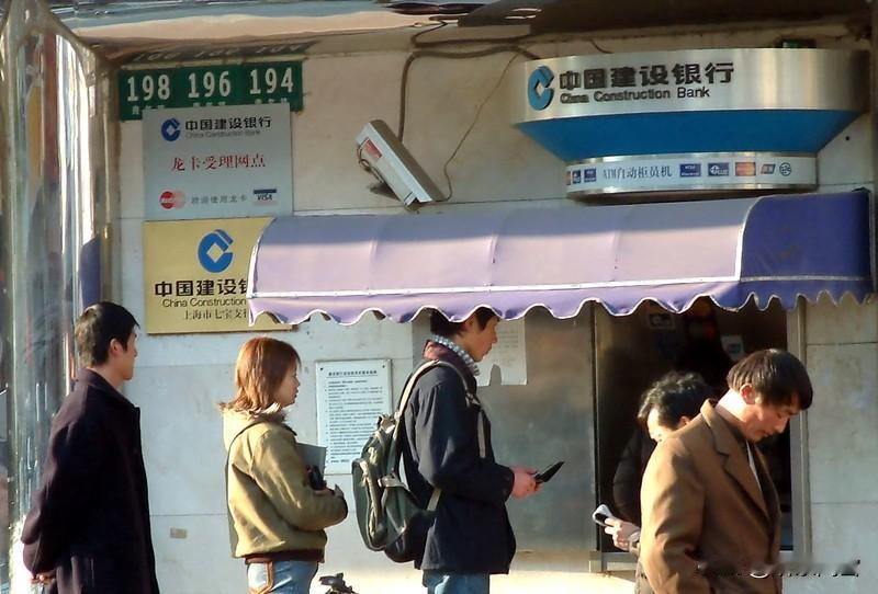 家人们谁懂啊，通存通兑，自动转存，以前都是银行吸引客户的法宝，如今却沦落成了银行