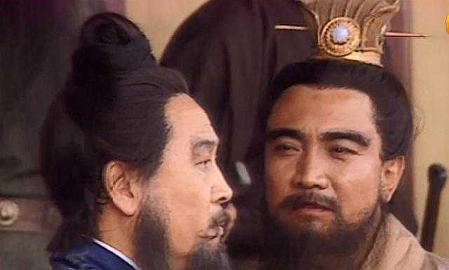 公元199年，曹操俘虏陈宫，在执行死刑前戏谑地问他：“你死后，你的妻子怎么办呢？