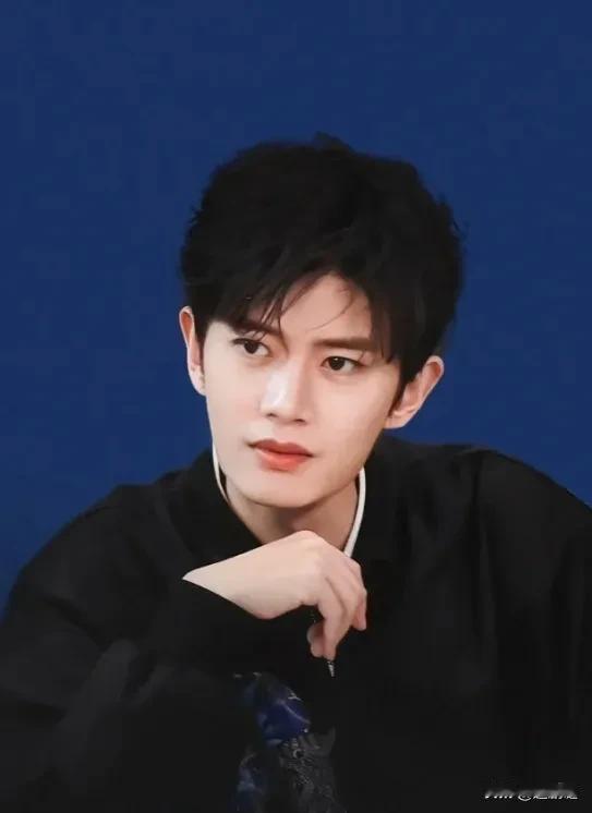 任嘉伦，彭小苒，凤凰台上，这两人一搭，步步惊心，一个东宫，一个周生如故，虐到肝疼