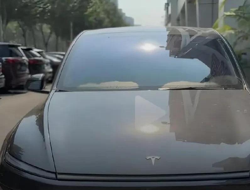 26万提的特斯拉，开一年只卖出20.5万，这5万多就这么蒸发了？最近刷到个挺