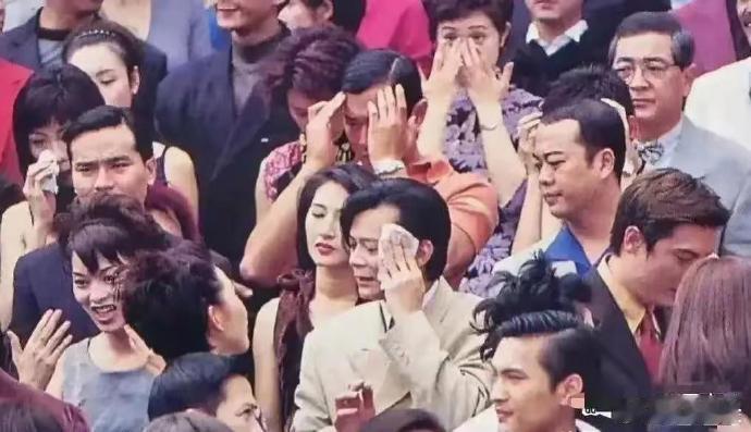 什么叫辨识度？看早起明星照片就明白了。​​​