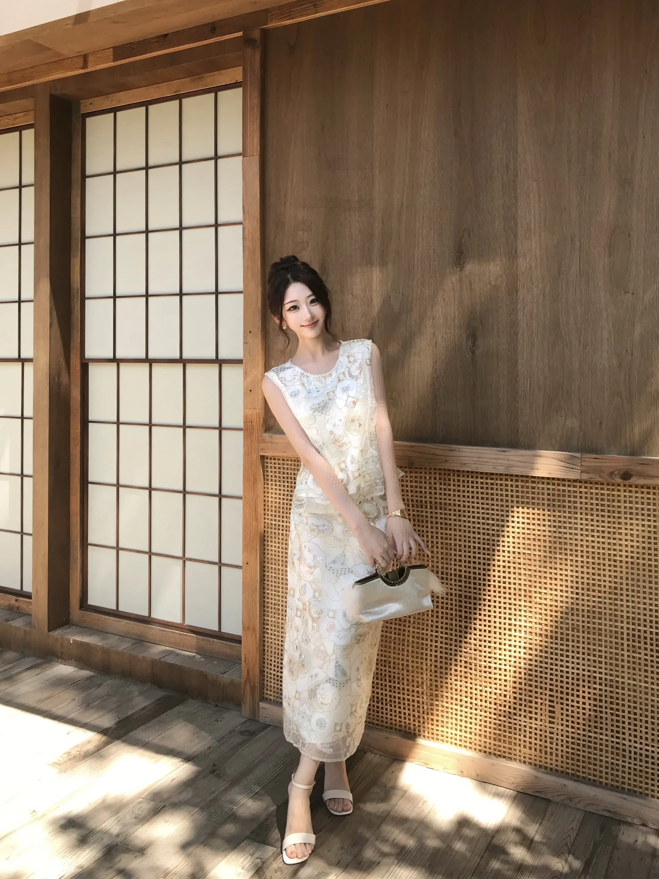 鸿蒙生两仪。