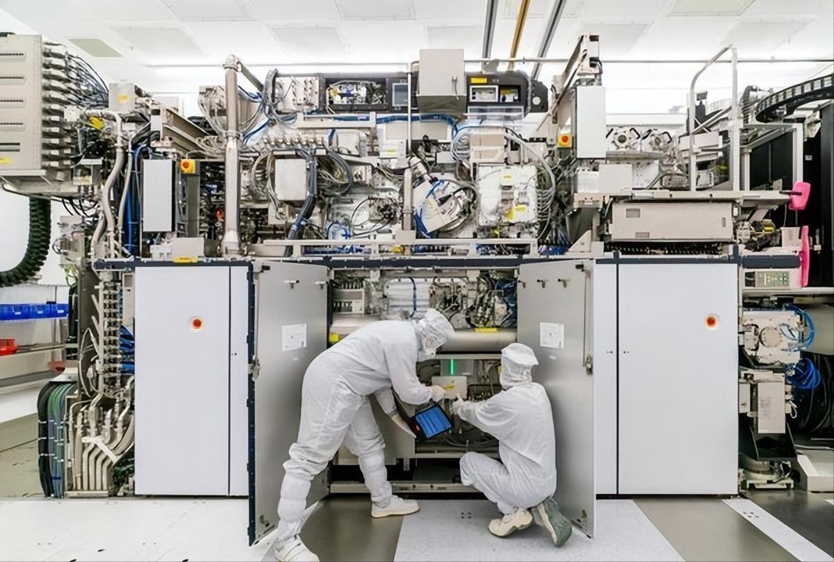 俄罗斯一台光刻机都没有？芯片几乎一片空白，绝大多数芯片都依赖进口，为什么不担心被