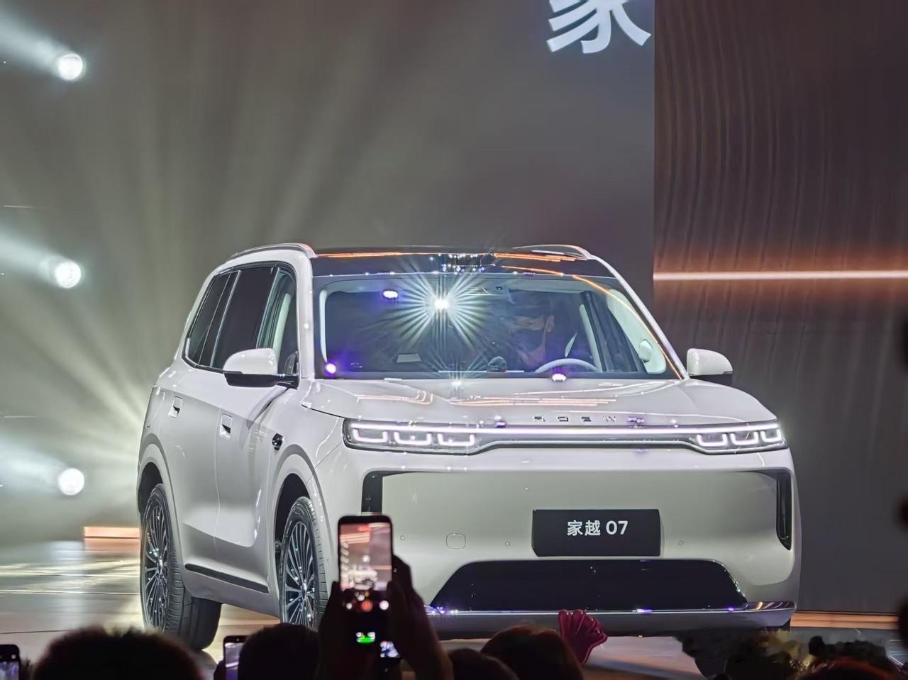 AI原生第一车——荣威家越07来啦！“高大尊贵”，就是家越07的外观设