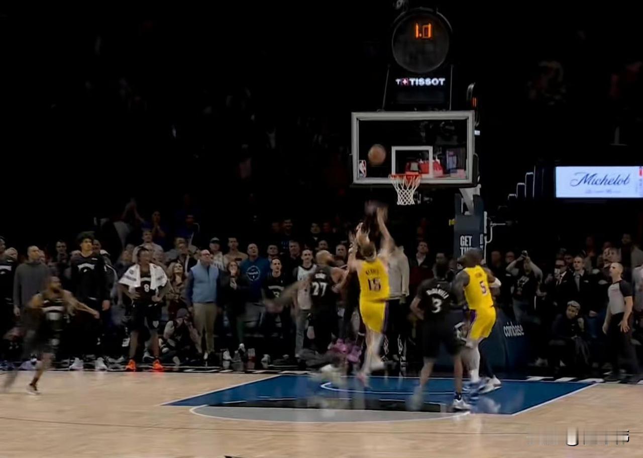 老詹和东子不用回来了！雷迪克谈里夫斯绝杀：“这奠定了他领袖的地位，我真的为他