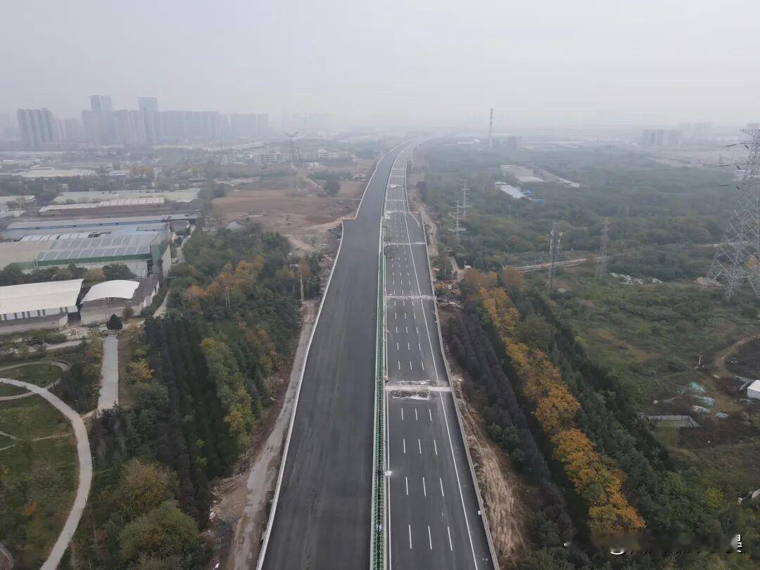 西兴改扩建项目路面分部：攻坚破难冲刺通车！西兴改扩建项目路面分部以“敢攻坚、