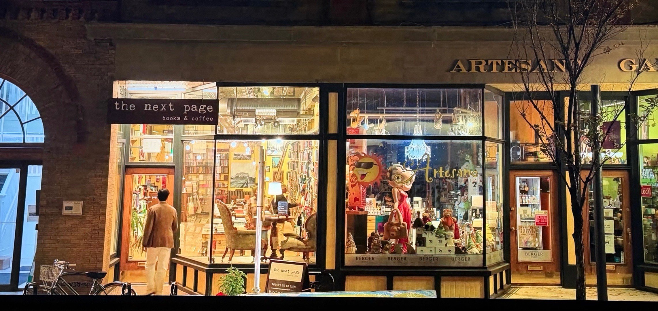 这个书店长的真好看