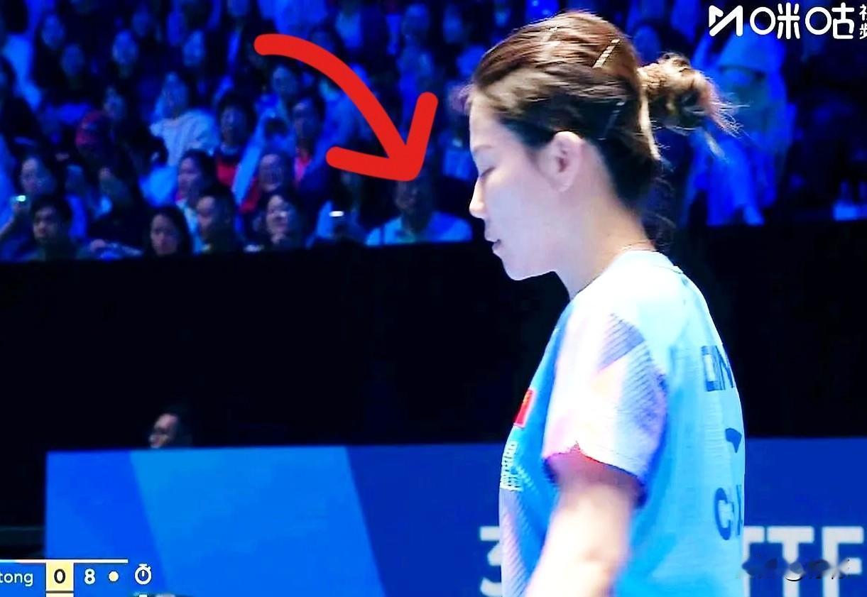 1:4落后，世界第三当场发飙！邱贻可场边脸都黑了，暂停时只说了一句话。对手杜