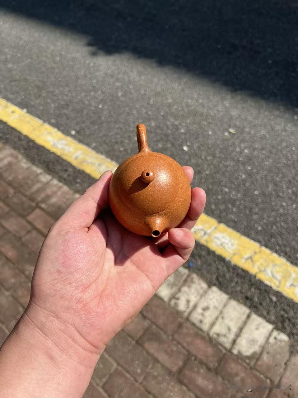 紫砂壶不是缺新器型，是缺一点“敢不一样”的底气看这几年的紫砂壶，最深的感受不是