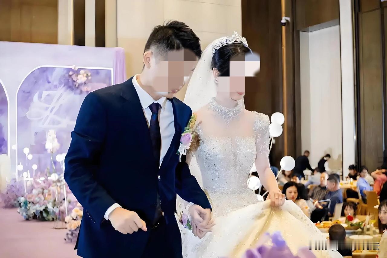 内蒙古，已婚女子和网上认识的男子谈起了恋爱，相约到某地和男子同居3个月，期间女子