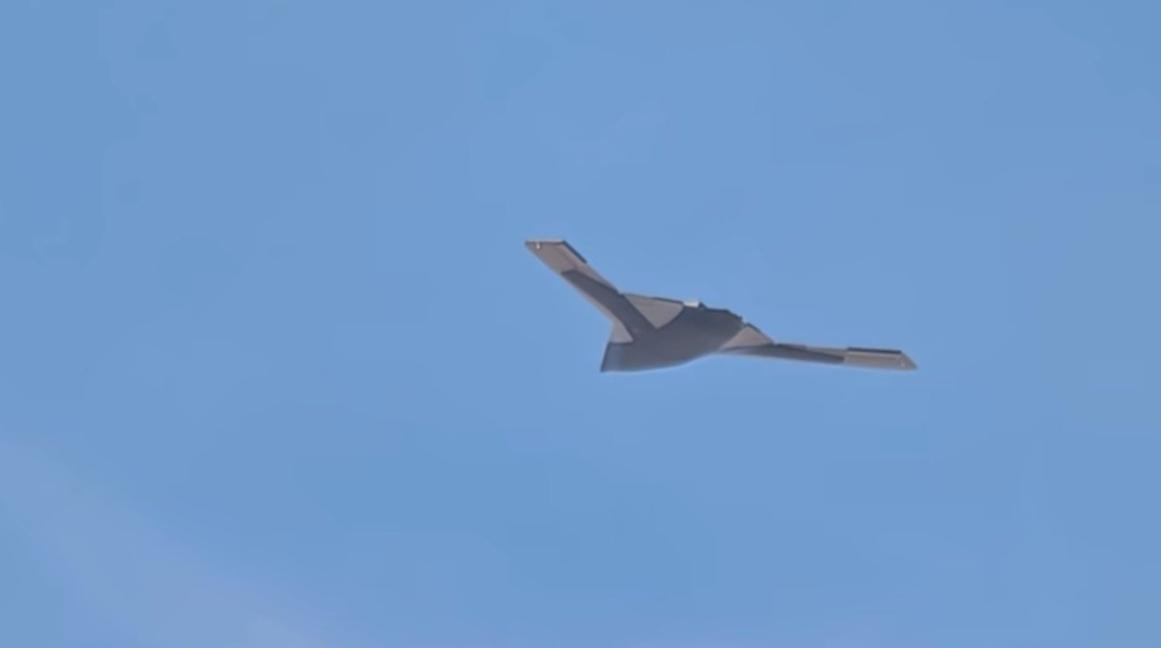 国内军用航空工业的“好东西”，还真是一个接一个地曝光。关于采用隐身效果极佳的飞翼