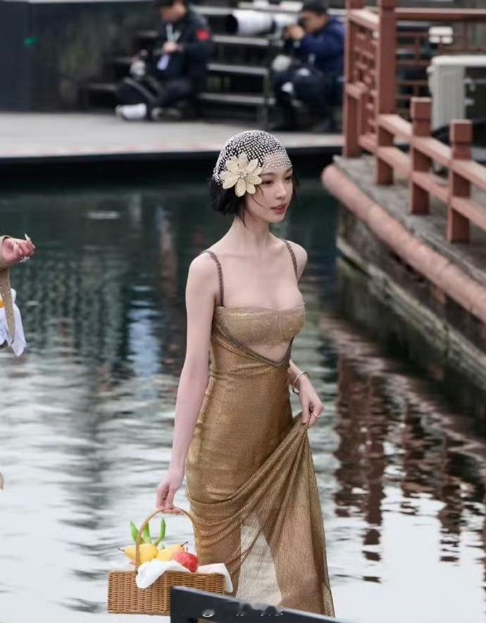 易梦玲这么小一只为啥又瘦又料，这种身材是怎么保养的？