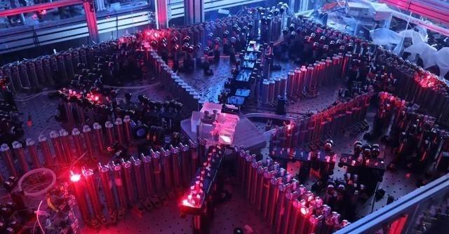 2026年5月13日，合肥传来一个重磅消息，震撼了全世界的科学界。夜色中的合