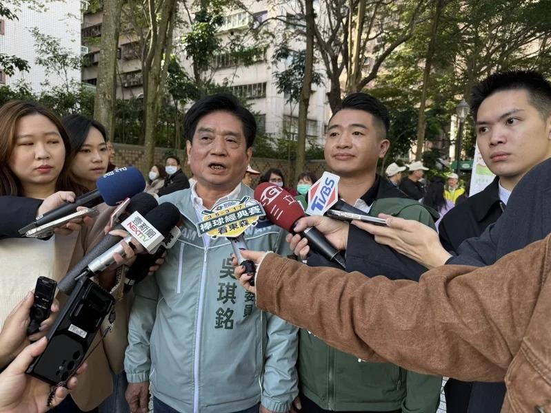 台湾政坛世袭化严重！民进党“立委”吴琪铭今宣布交棒给儿子吴昇翰2026选举将至