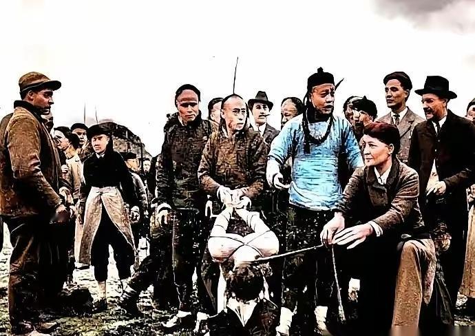 金积堡的地窖被撬开,里面不是金银财宝。是1200多支,锃亮的,俄国造的洋枪