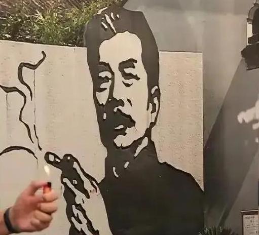 站台吸烟要禁，鲁迅夹烟要改？离谱投诉引众怒：别瞎折腾圆顺离开 这段时间，有