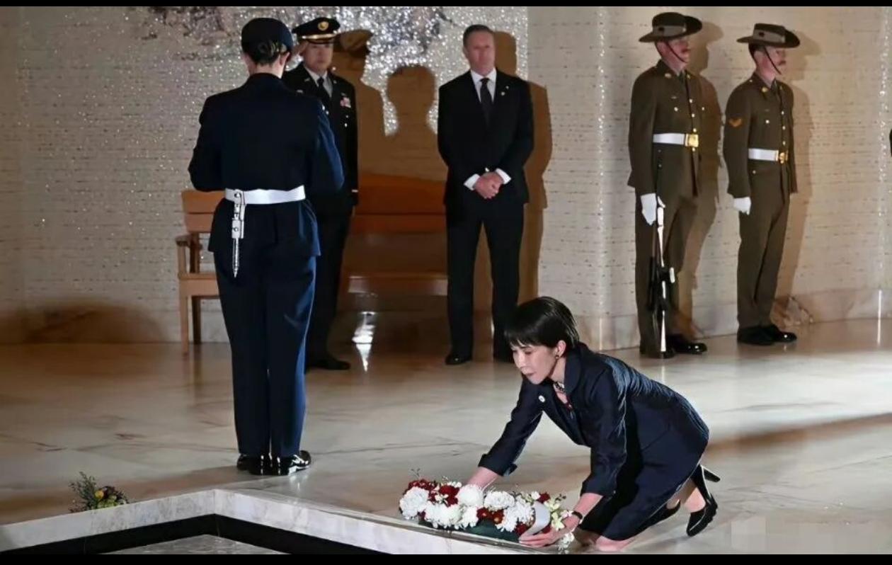 日本网民评价高市早苗在澳大利亚下跪道歉说：“中国人明明和日本人一样都是黄种人，却
