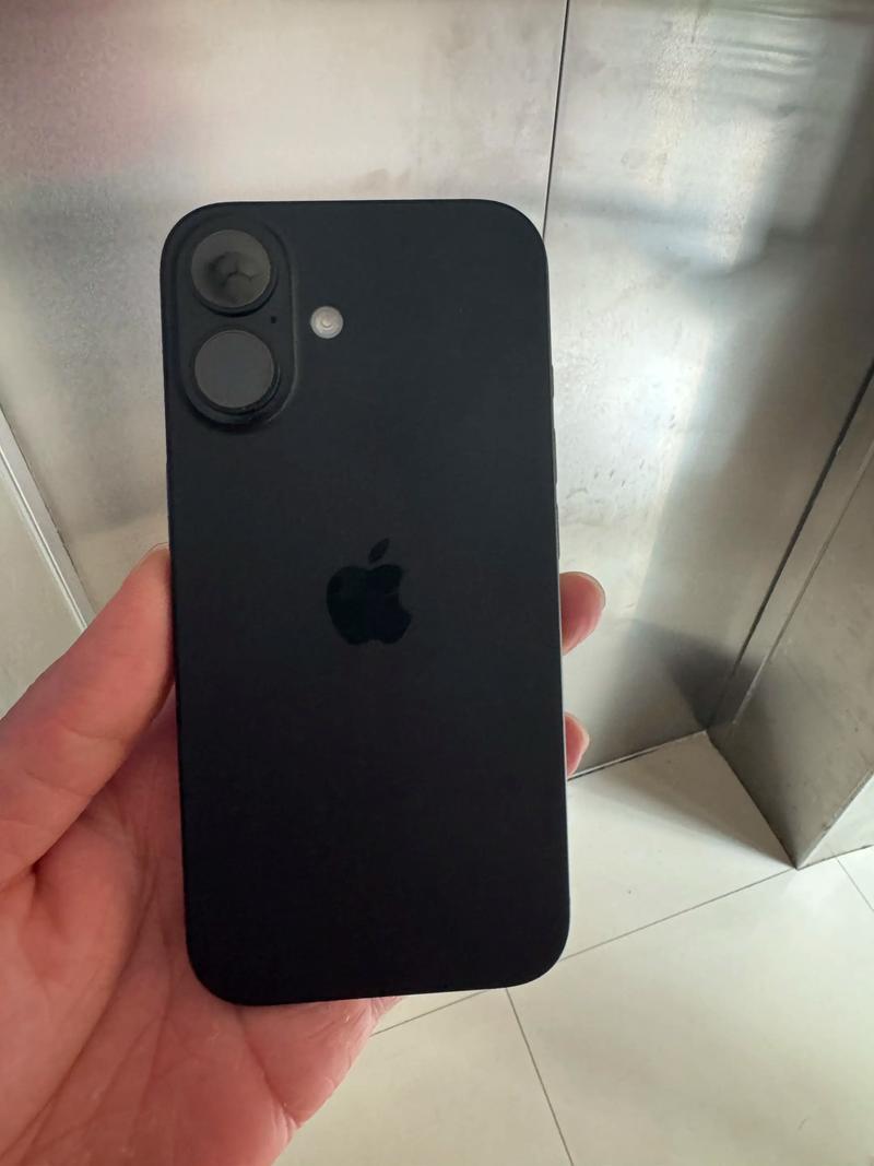 18岁男孩花1万零260买“二手苹果14ProMax”爸爸直呼“亏惨了”，