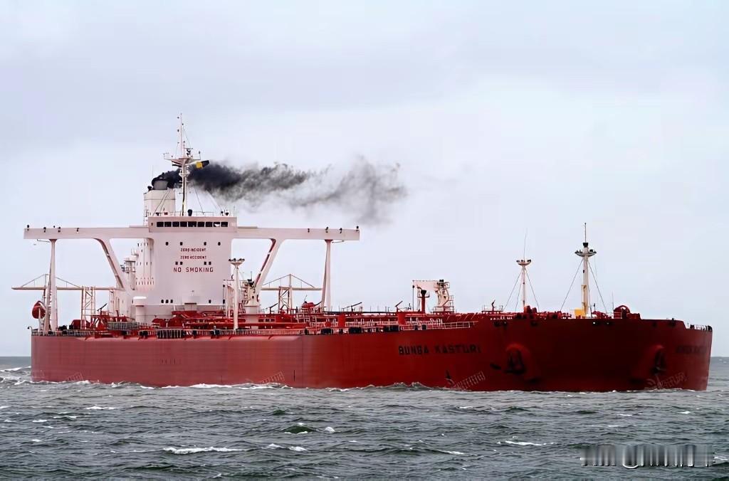 全程未遭遇抵抗，30万吨伊朗油轮巨轮被美军俘虏：190万桶石油要栽了！参考消