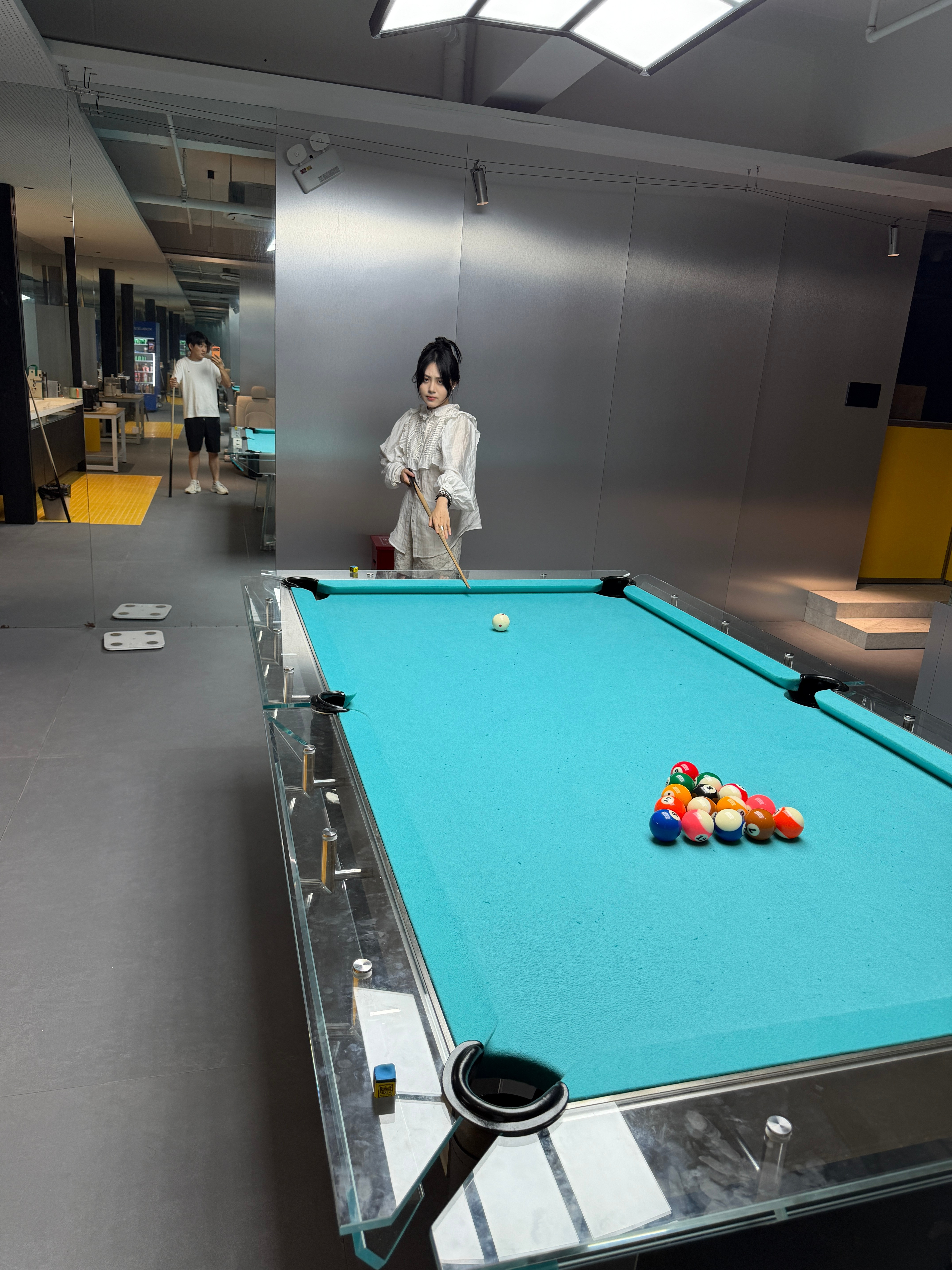 打台球比赛，挑战趣评测最会打台球的美女​​​