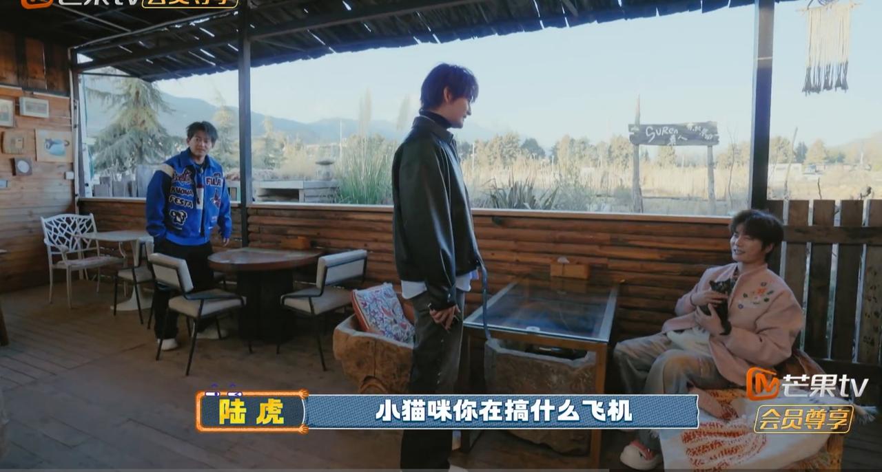 陆虎，苏醒，张远刚走进丽江一家披萨店陆虎毫不客气做这件事。陆虎点餐完毕