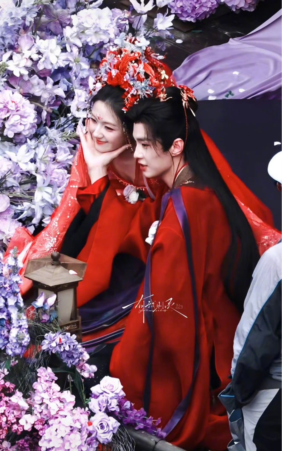 李兰迪何与在古装剧办现代婚礼《千夜奇谭》路透新鲜出炉！古装背景里上演现代婚礼，