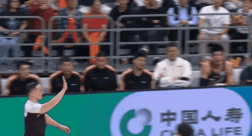 CBA要出手整治刺头教练了今天晚上，在CBA第四轮广东对阵青岛的