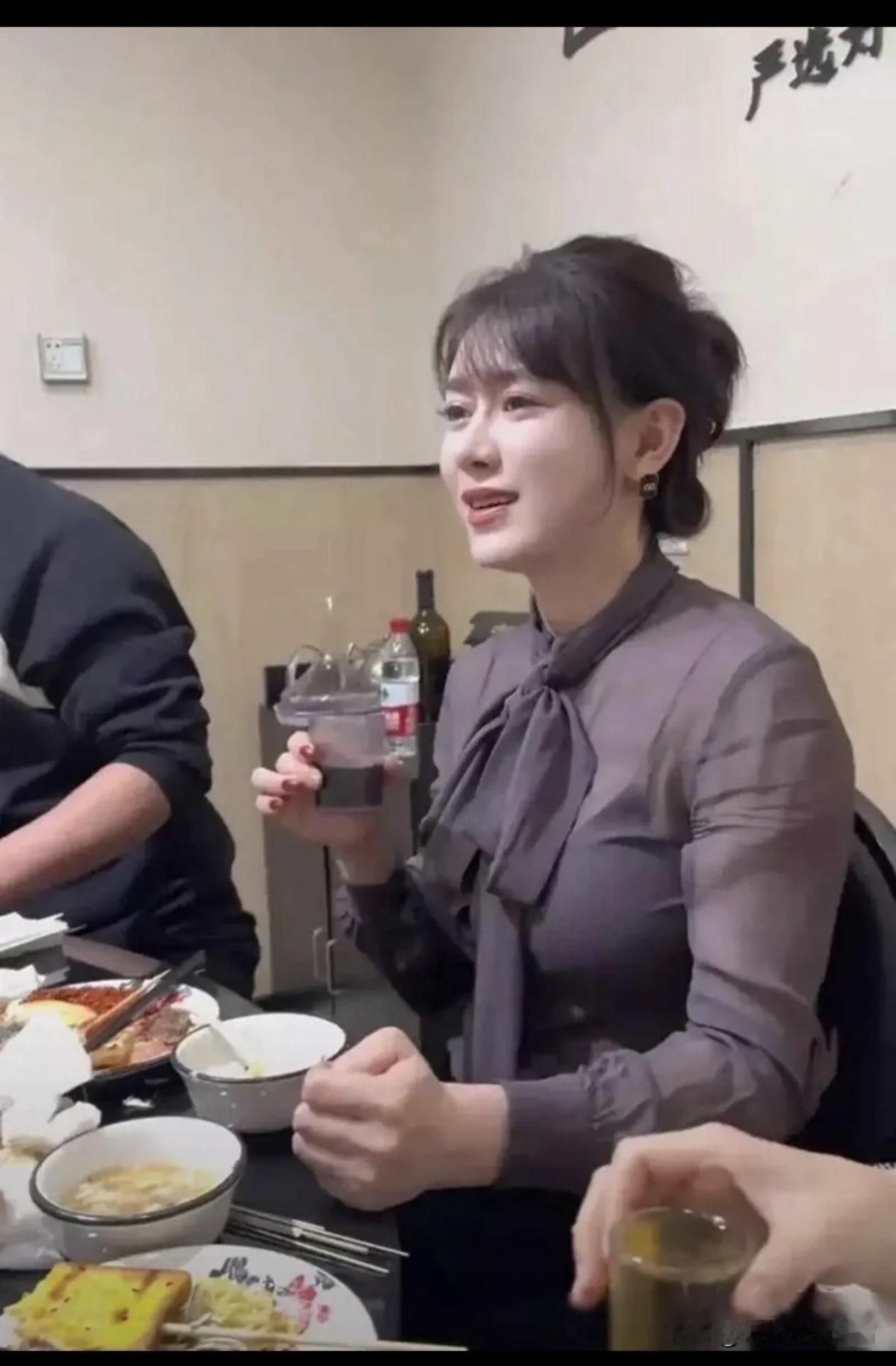 杭州的酒局，真的是让人无奈，大家都带着外围女，没一个觉得带外围女好都说带外围