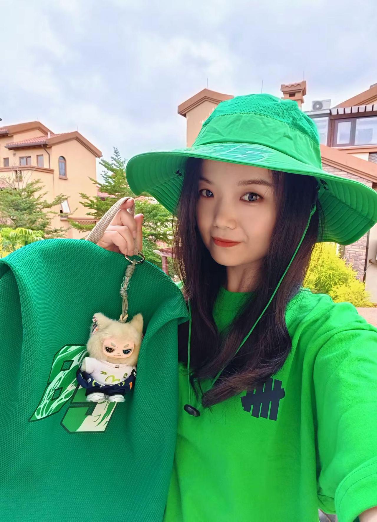 虽然好绿，但是好像也不难看😎