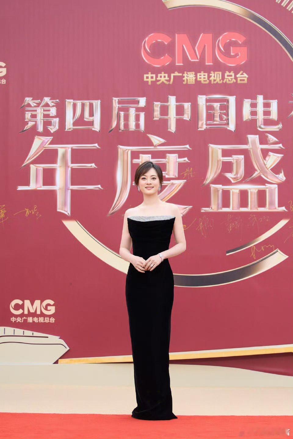 孙俪梦回胡曼黎孙俪这状态也太好了每一步都透着优雅自信状态看起来真的超好，与角