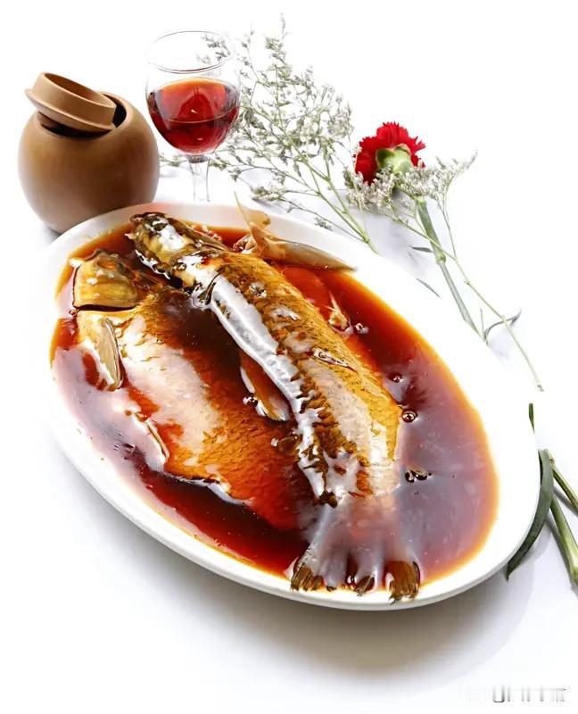 每次看到外地游客捂着鼻子说“西湖醋鱼好难吃”，我就忍不住想笑。不是笑他们不懂欣赏