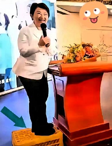 卢秀燕当初死活不接党主席，各方劝了都没用。这下好了，7月25日全代会马上就要开了