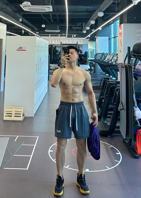方胸是男人的门面？
