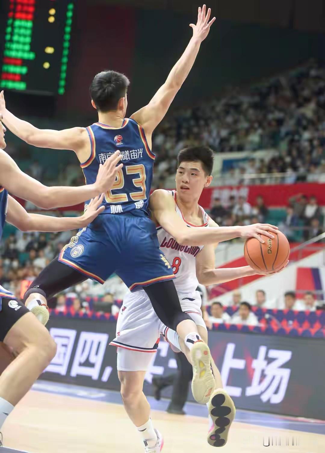 CBA的精彩瞬间各有不同。1.老将返春：36岁李晓旭成辽宁定海神针3月13