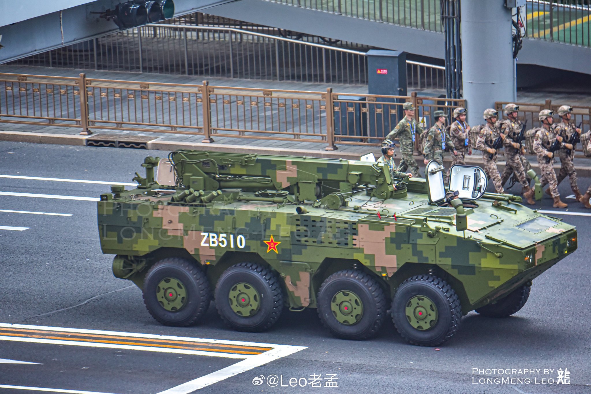 为阅兵做准备，但是最终没上阅兵场的解放军后勤装备[并不简单]大八轮工程车首见，