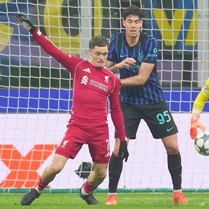 巴斯托尼对博德闪耀赛前新闻发布会上：关于裁判的双标，也说维尔茨是假摔。。对阵尤文