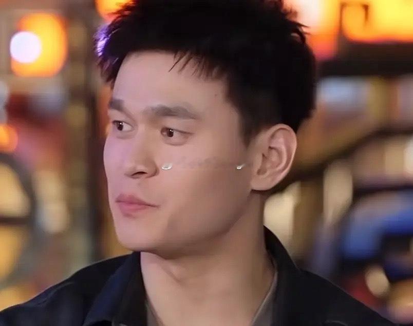 1.华晨宇演唱会取消一事持续惹争议，虽然当地文旅发出了补偿申请流程，但大部分粉丝