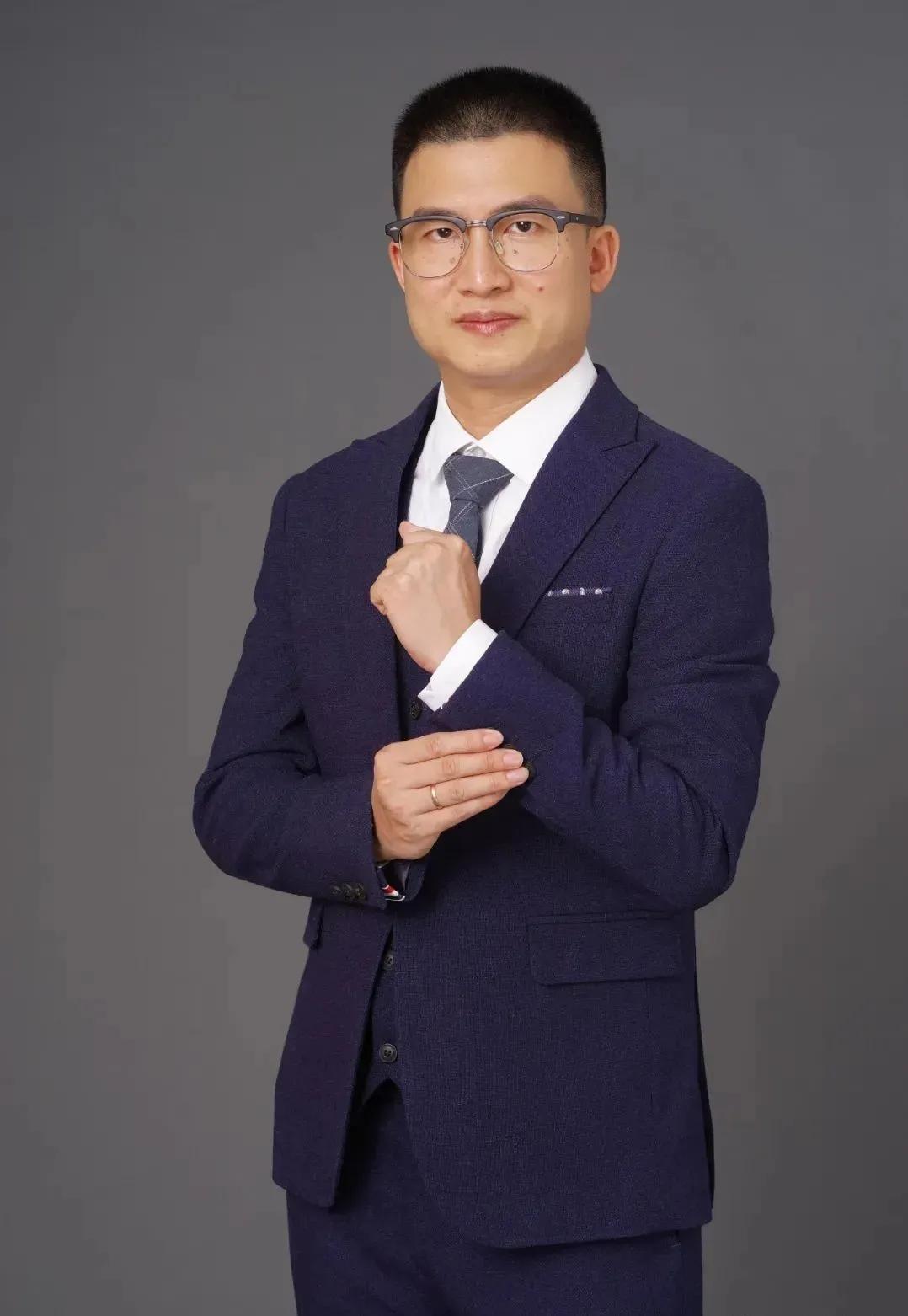 80后医学大牛身兼副校长与三甲院长，双博士履历惊艳全网这个人叫吕奔。1983