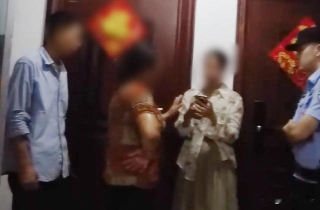 广西，一男子小陈在体育馆散步时，把价值6000多元、存有重要资料的华为手机弄丢了