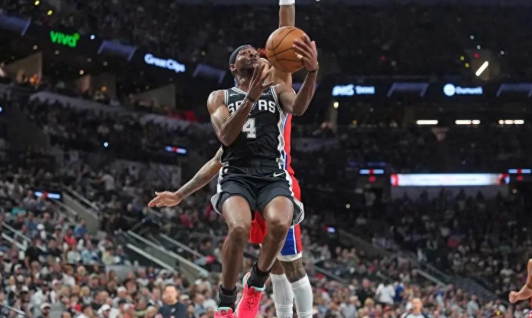 看现在的福克斯，就像前两三个赛季的土鸡瓦狗绝佳拼图（第六人和投手）的土鸡瓦狗