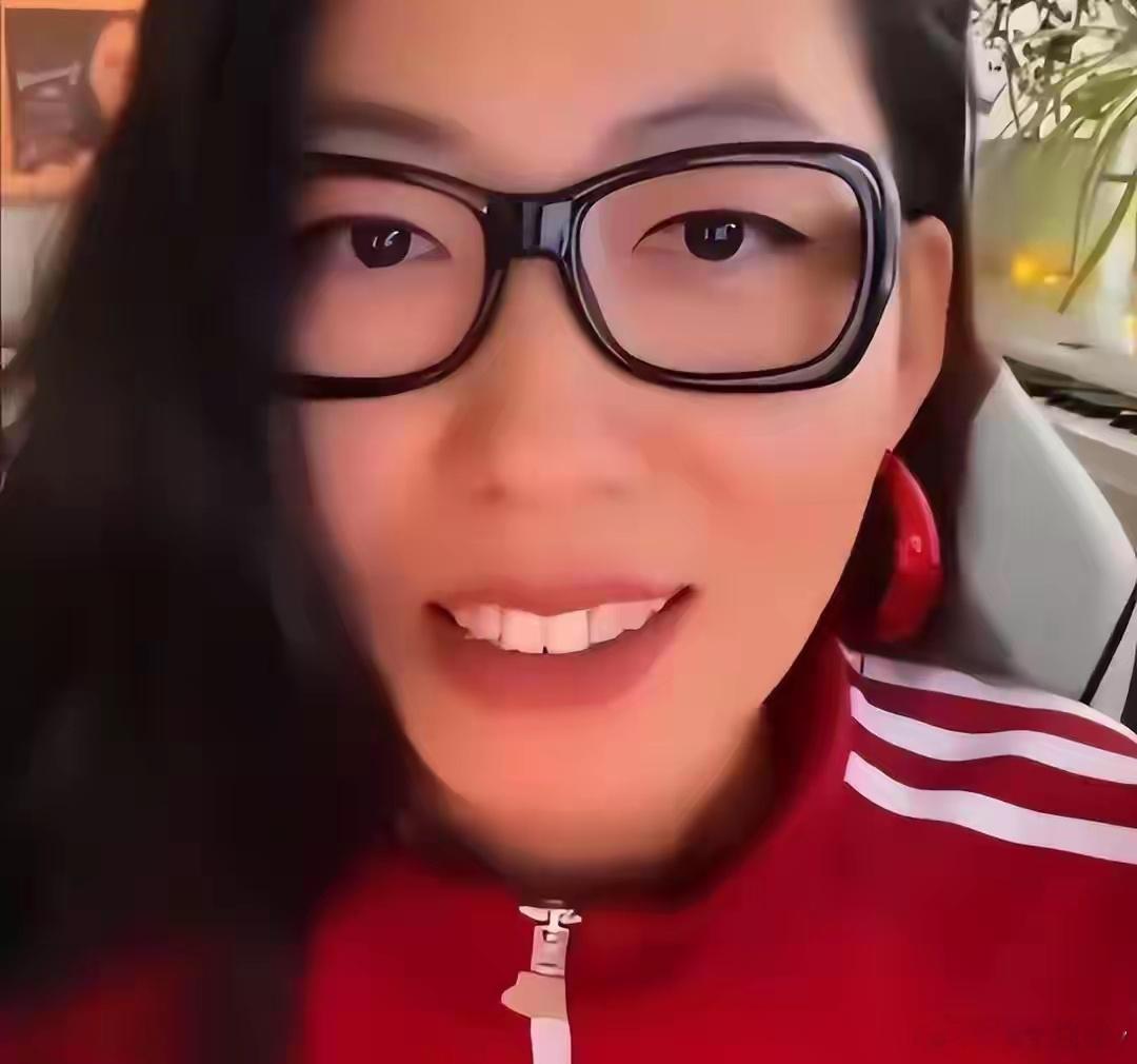 曲婉婷又出来作妖了，居然喊中国人戒掉肉蛋奶来节约农田，还说不吃肉奶能少用七成多耕