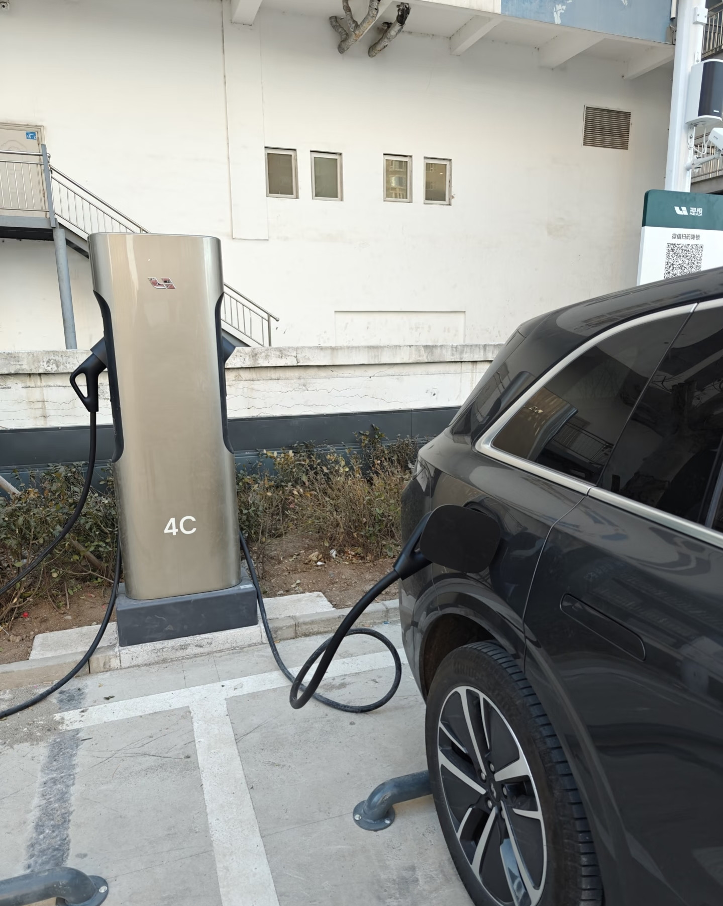 当下选购30万级家用SUV，越来越多人放弃增程车型。有固定车位装家充的家庭，优先