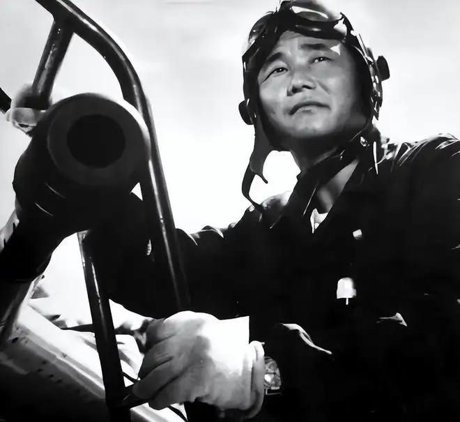 1965年，飞行员高长吉无视毛主席禁令，击落一架闯入我国领空的敌机，却让空军领导