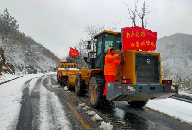 暴雪! 积雪20厘米! 有人被困5小时